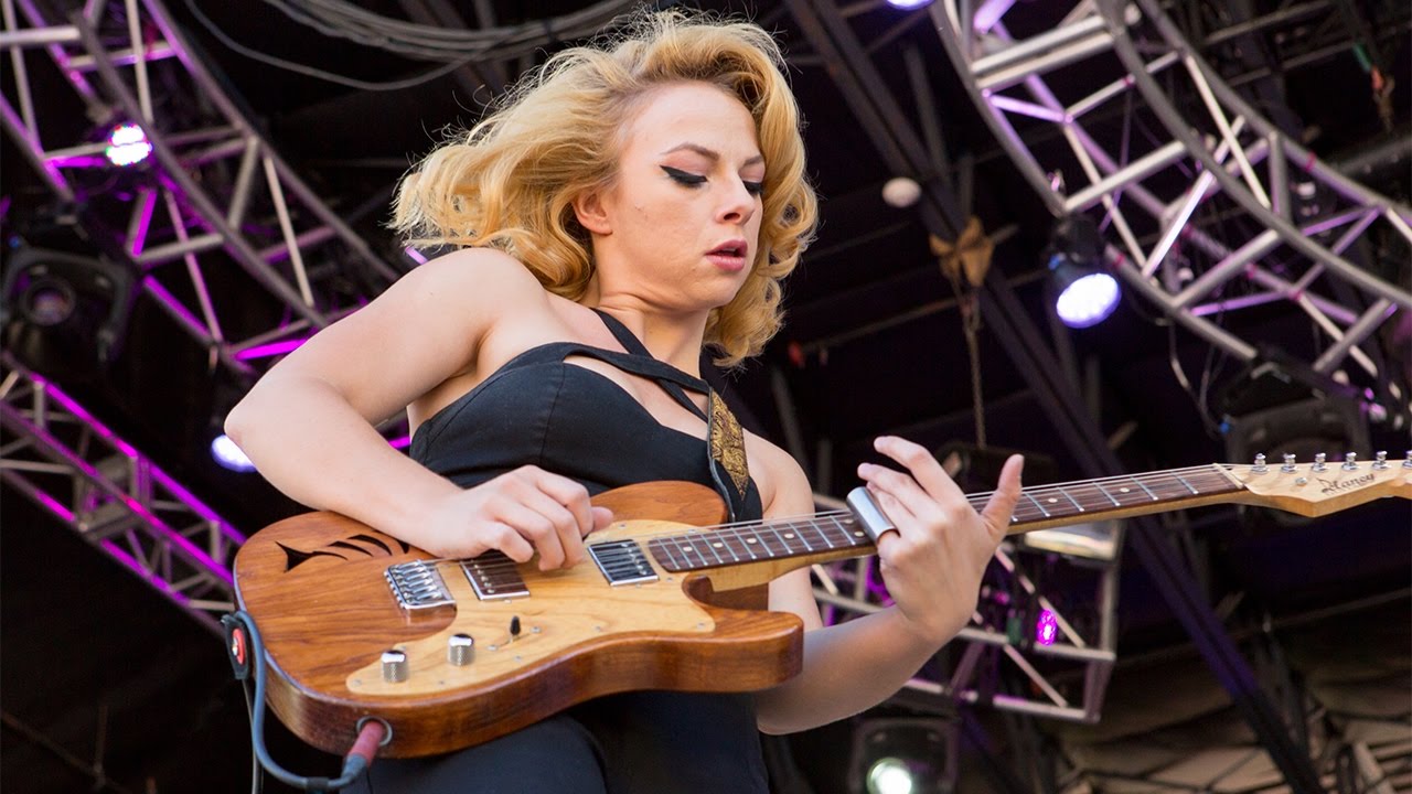 Samantha Fish on stage